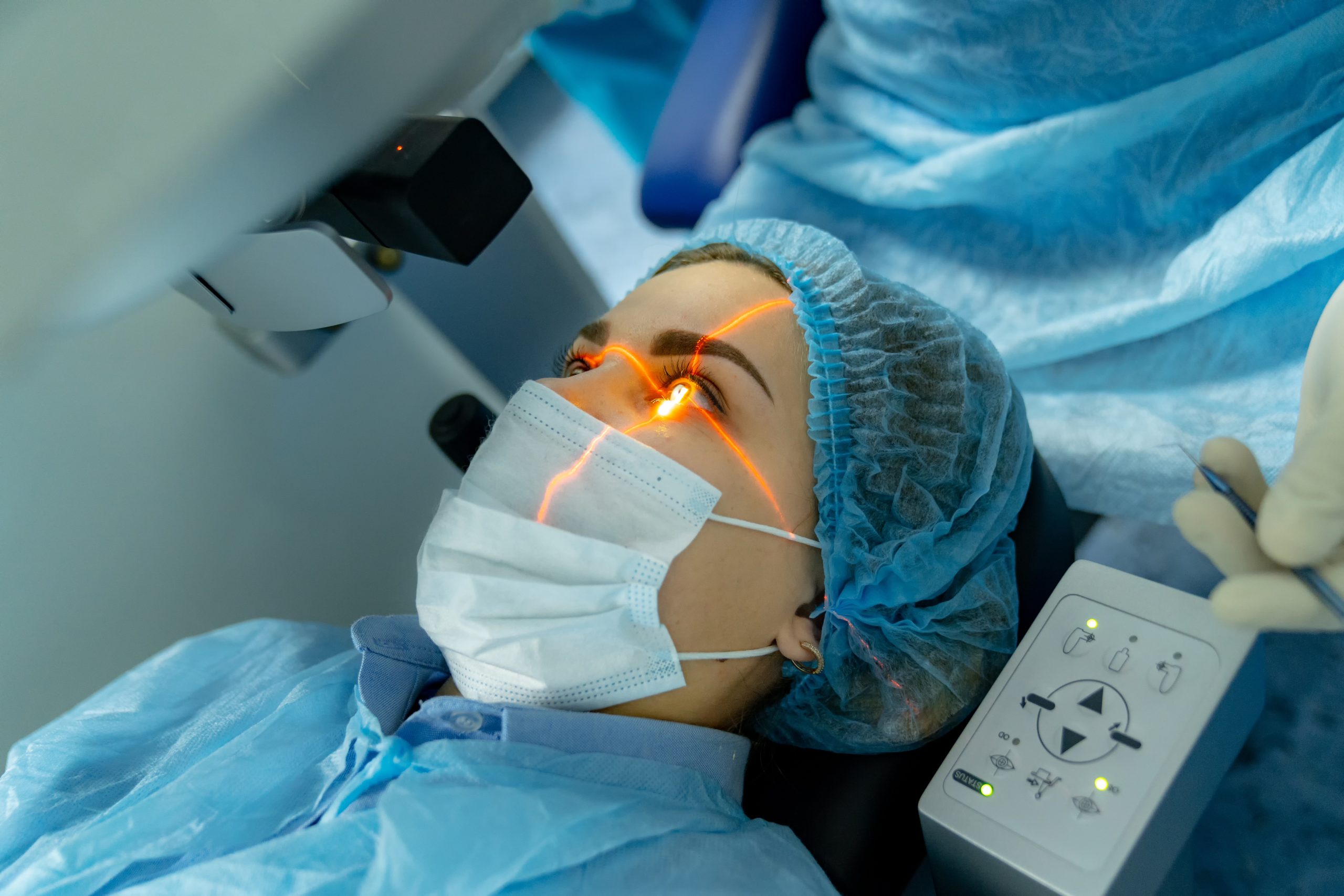 Professional eye laser correction. Cataract eye operation.